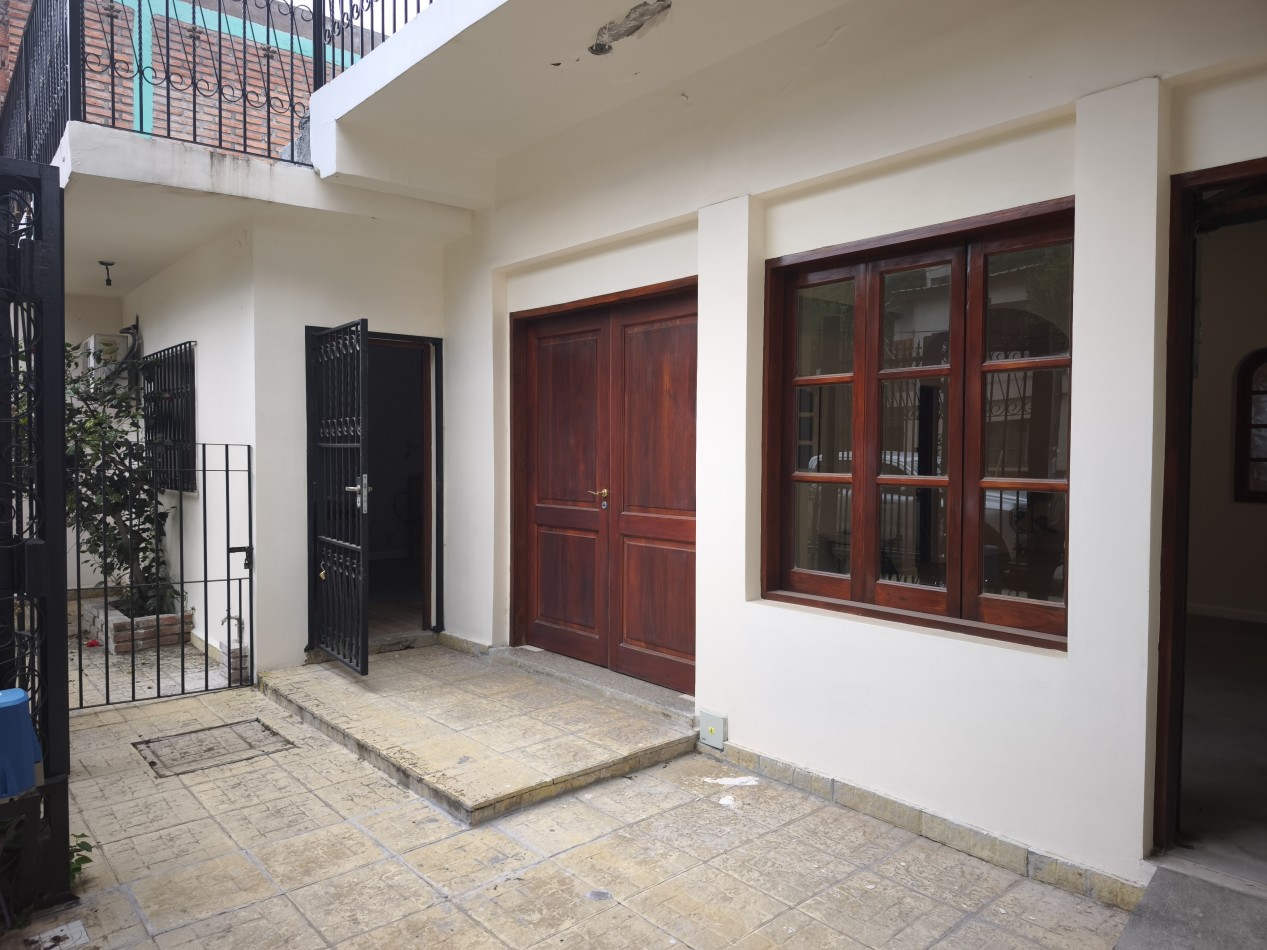 Casa 4 dormitorios en Barrio Jardin [SER DUEÑO]