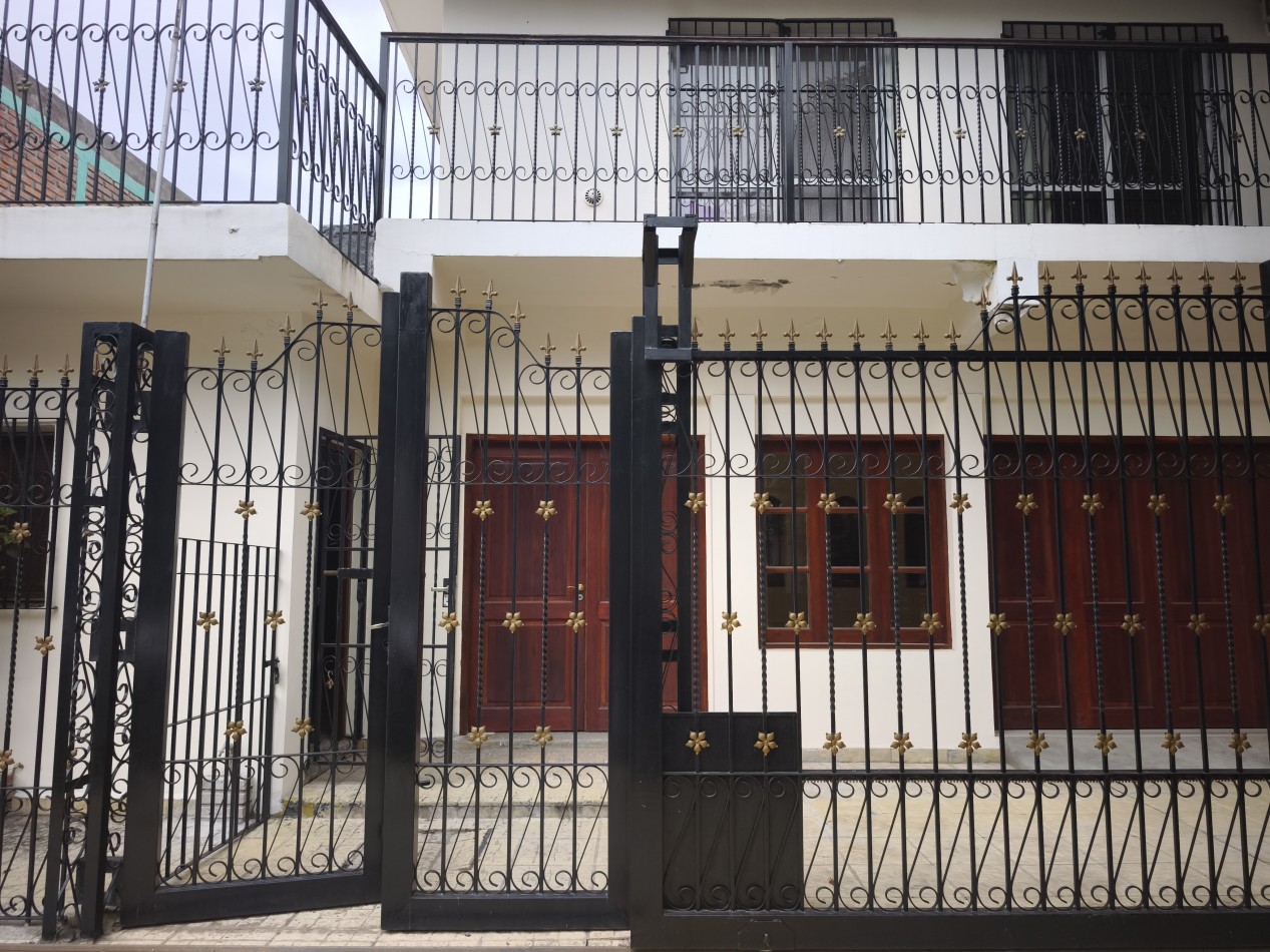 Casa 4 dormitorios en Barrio Jardin [SER DUEÑO]