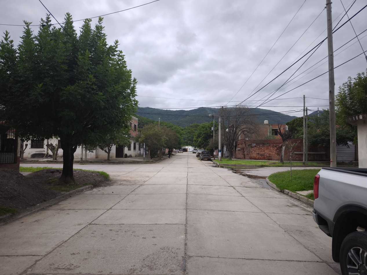 Casa 4 dormitorios en Barrio Jardin [SER DUEÑO]