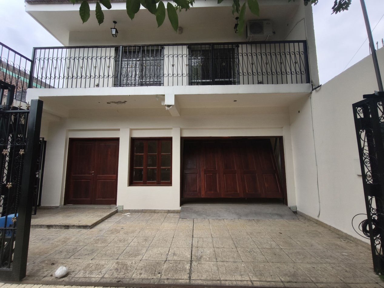 Casa 4 dormitorios en Barrio Jardin [SER DUEÑO]