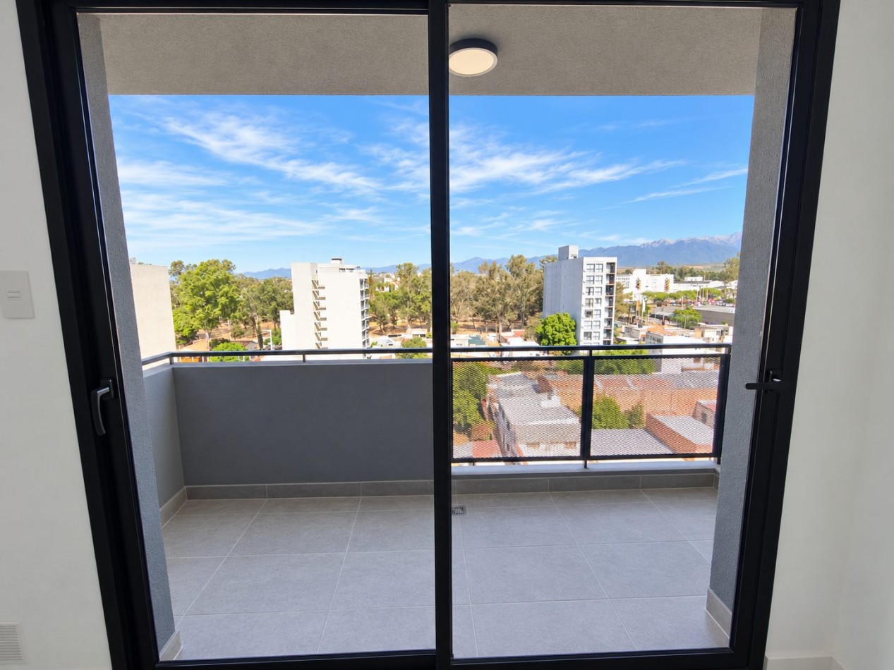 Departamento de 2 dormitorios con cochera en calle 20 de Febrero y 12 de Octubre [SER DUEÑO]
