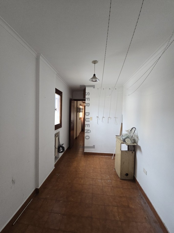 Venta Departamento 4 dormitorios con cochera en Avenida Belgrano [ SER DUEÑO ]