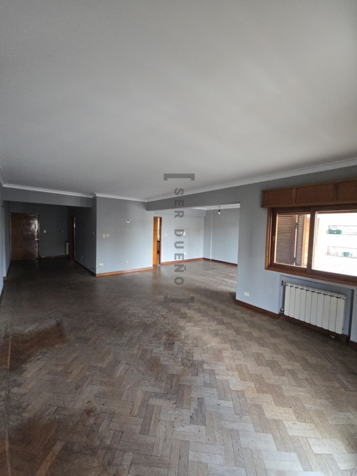 Venta Departamento 4 dormitorios con cochera en Avenida Belgrano [ SER DUEÑO ]