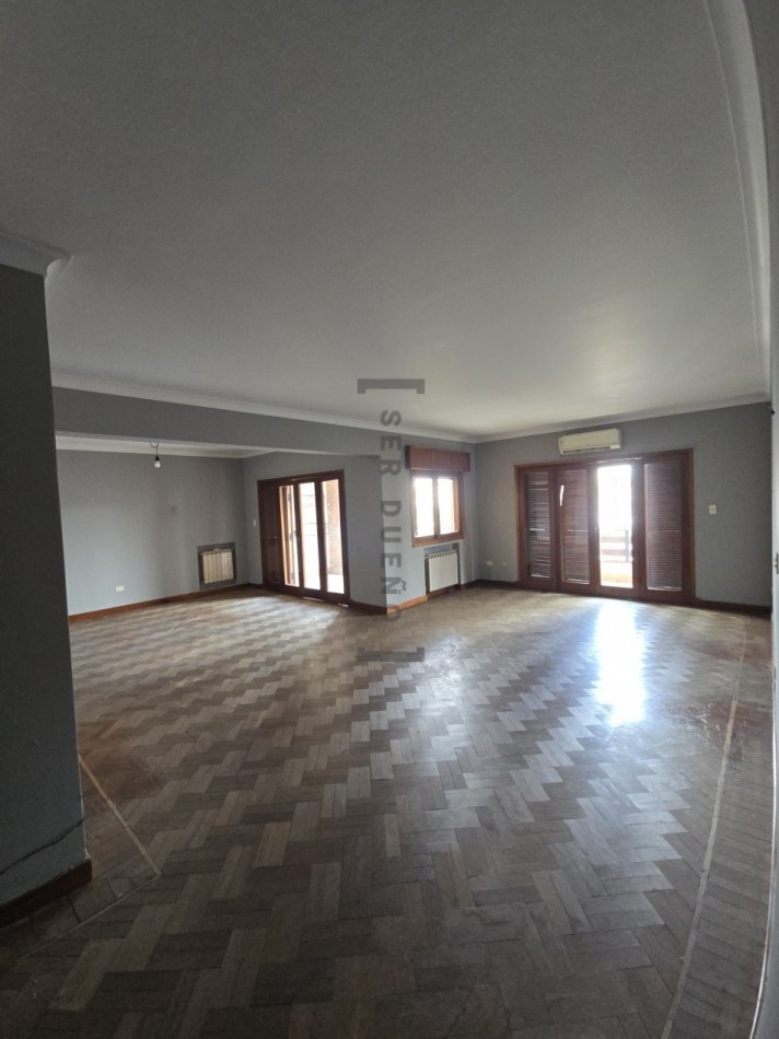 Venta Departamento 4 dormitorios con cochera en Avenida Belgrano [ SER DUEÑO ]