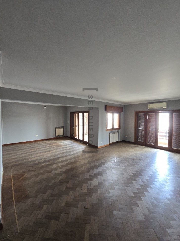 Venta Departamento 4 dormitorios con cochera en Avenida Belgrano [ SER DUEÑO ]