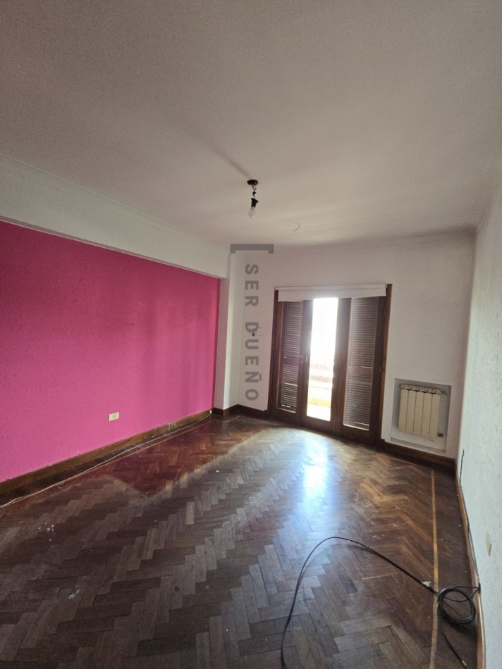 Venta Departamento 4 dormitorios con cochera en Avenida Belgrano [ SER DUEÑO ]