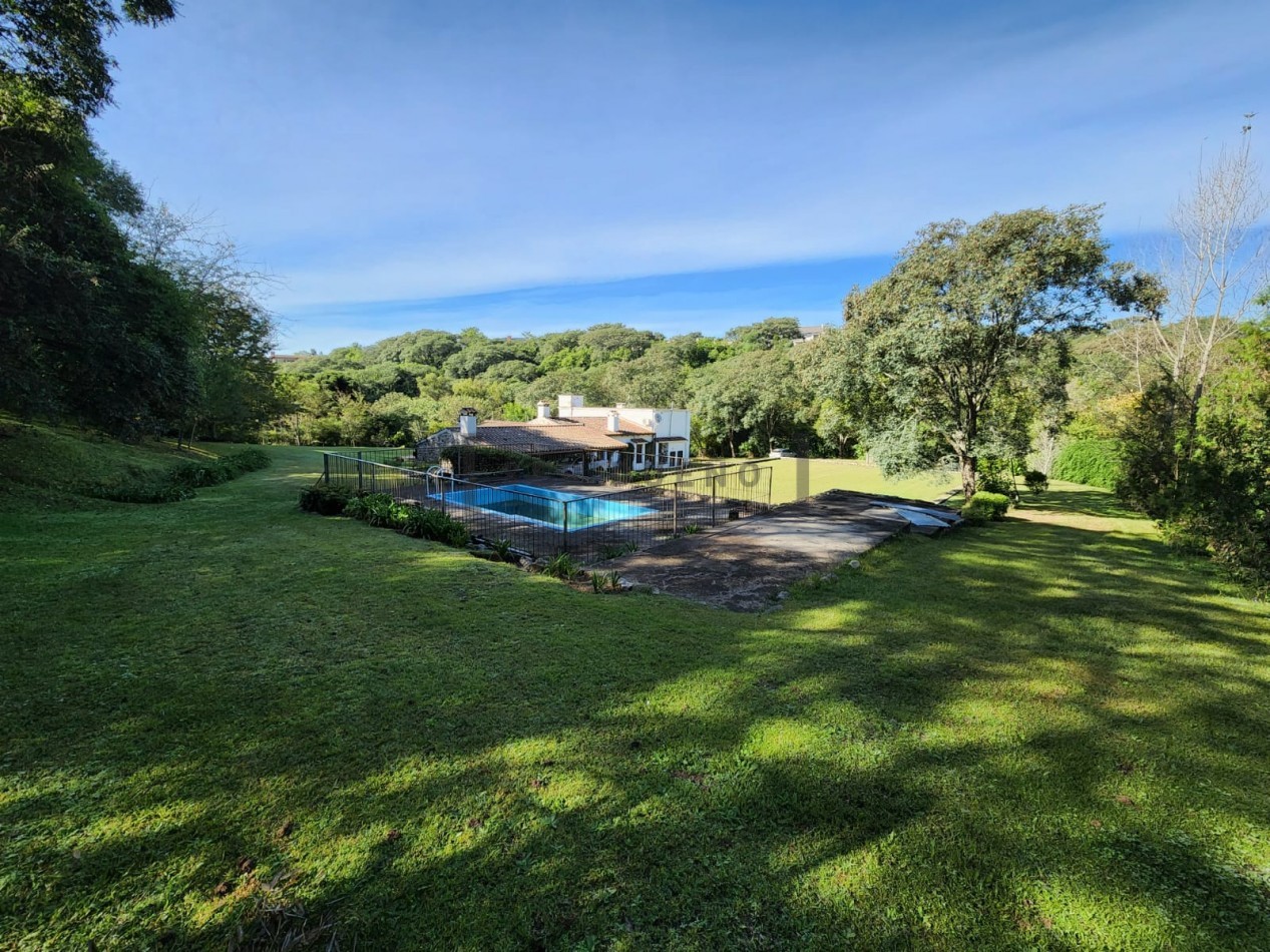 Casa en Venta San Lorenzo 6 dormitorios con amplio jardin y pileta [SER DUEÑO]