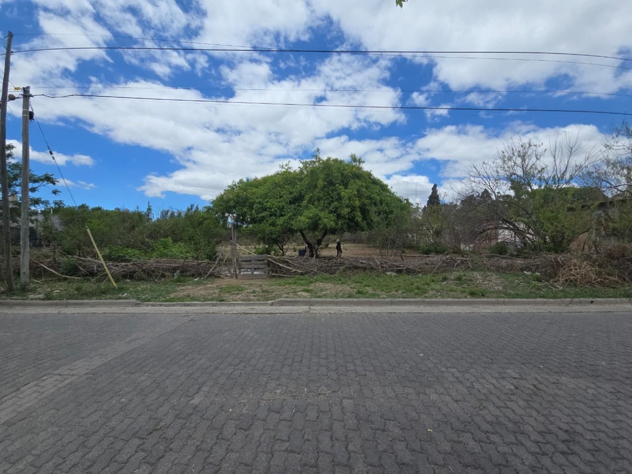 Lote Sobre Calle Cambalache en Barrio Santa Ana de 2342 m2 [SER DUEÑO]