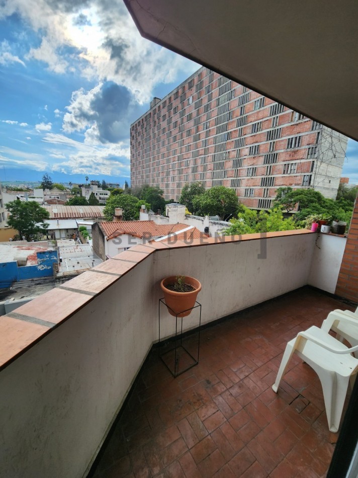 Departamento en alquiler en 25 de Mayo 630 3er piso frente con balcon y cochera