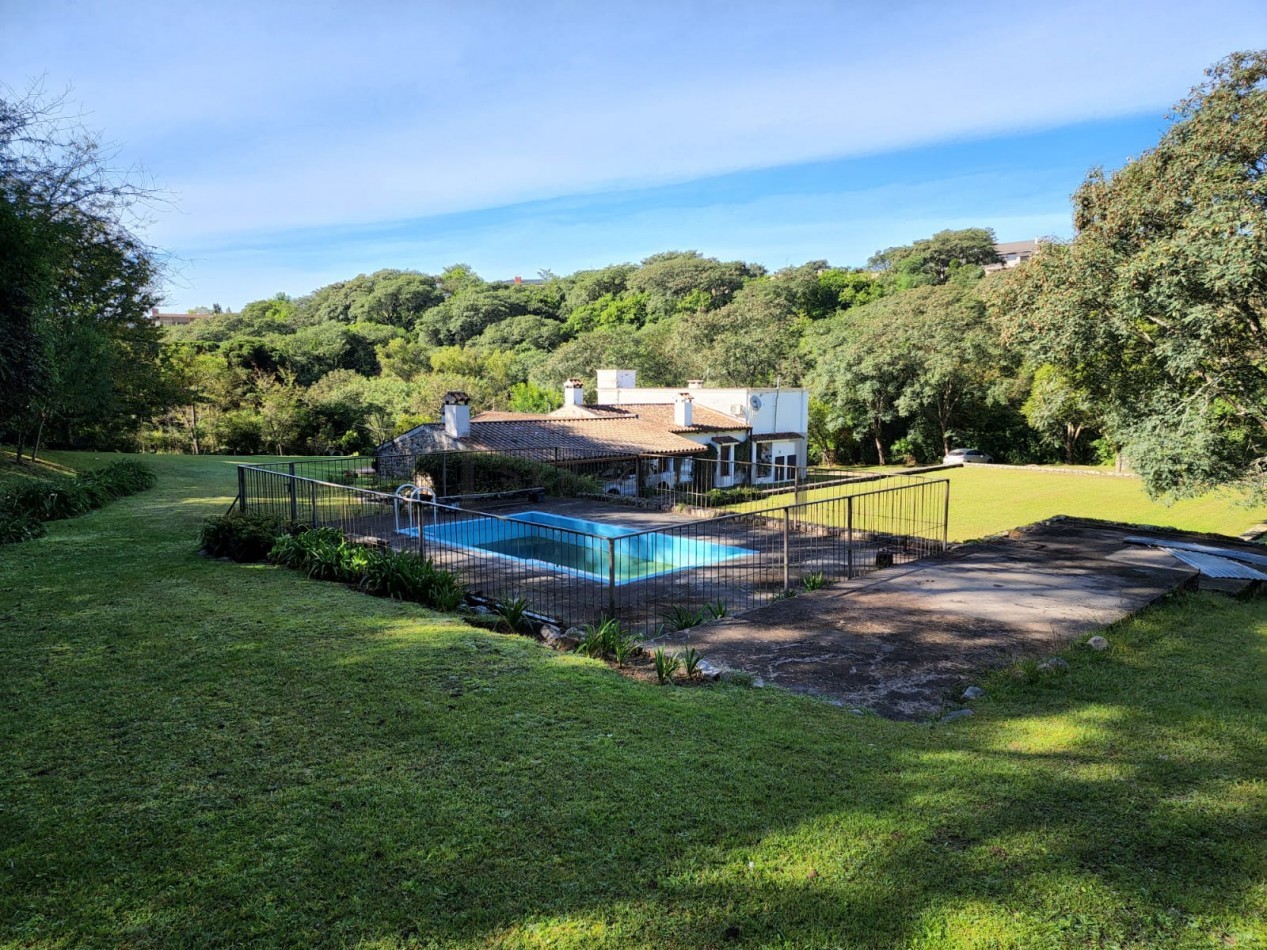 Casa en Venta San Lorenzo 6 dormitorios con amplio jardin y pileta [SER DUEÑO]