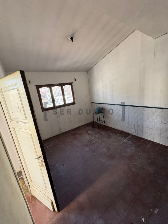 Casa 3 dormitorios en calle Santa Fe 917 [SER DUEÑO]