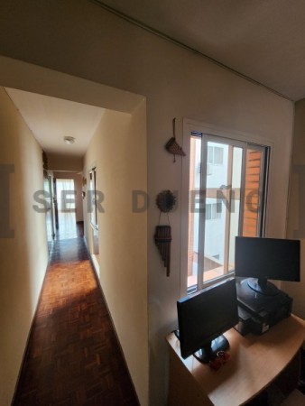 25 de Mayo 630 Departamento 4 dormitorios con cochera [ SER DUEÑO ]