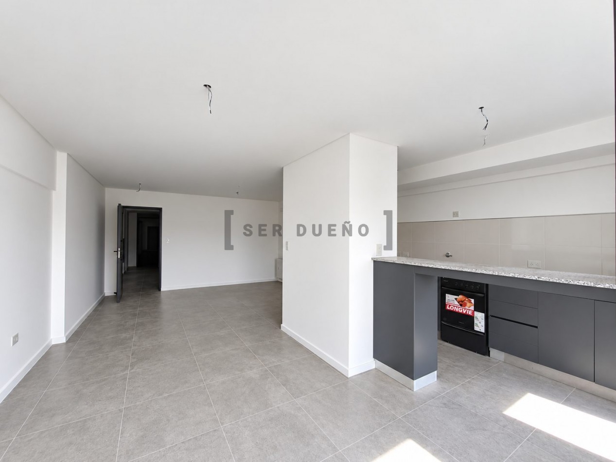 Departamento de 2 dormitorios con cochera en calle 20 de Febrero y 12 de Octubre [SER DUEÑO]