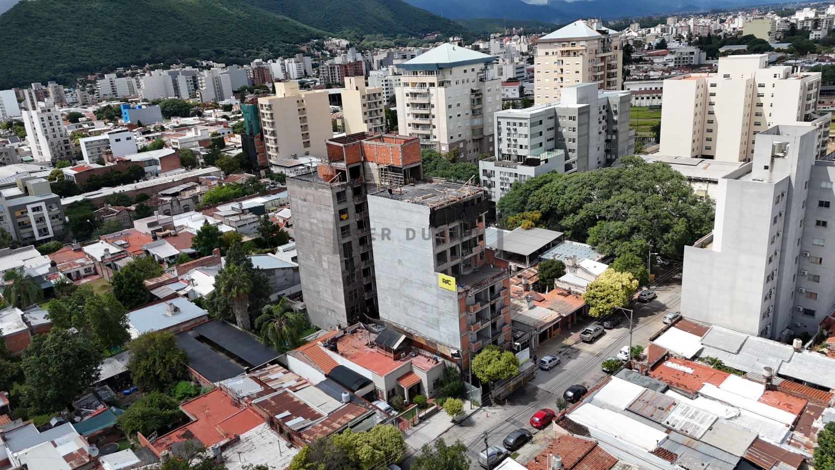 Departamento de 1 dormitorio en calle 20 de Febrero y 12 de Octubre [SER DUEÑO]