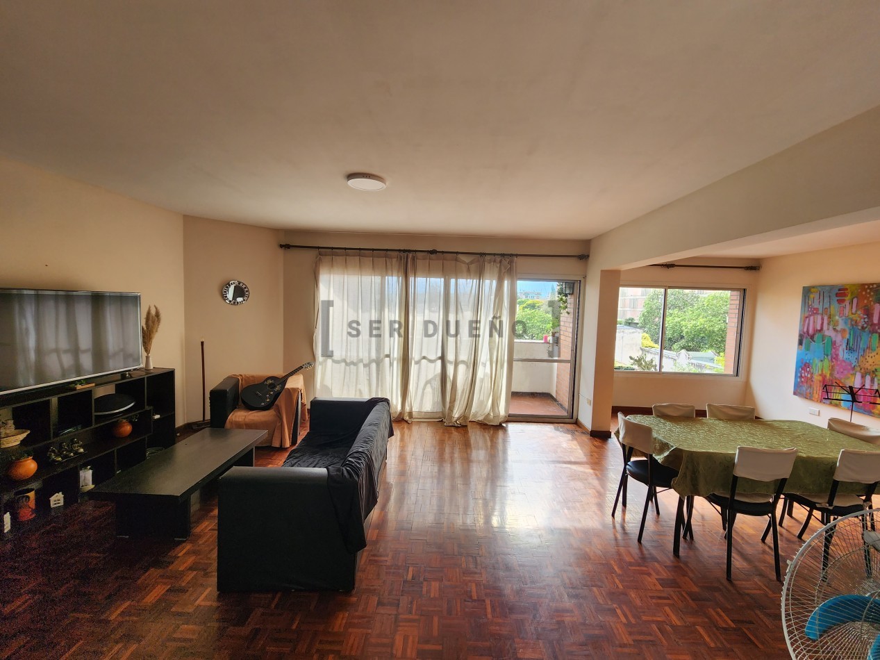 Departamento en alquiler en 25 de Mayo 630 3er piso frente con balcon y cochera