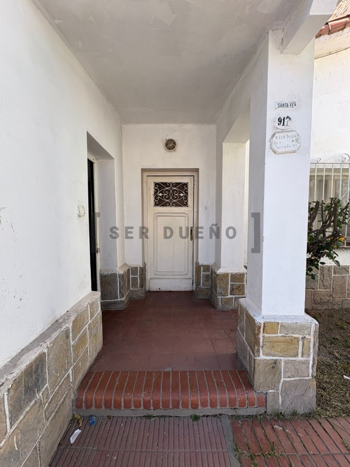 Casa 3 dormitorios en calle Santa Fe 917 [SER DUEÑO]