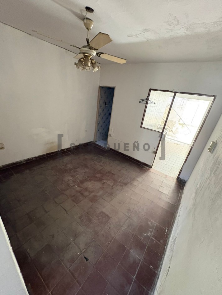 Casa 3 dormitorios en calle Santa Fe 917 [SER DUEÑO]