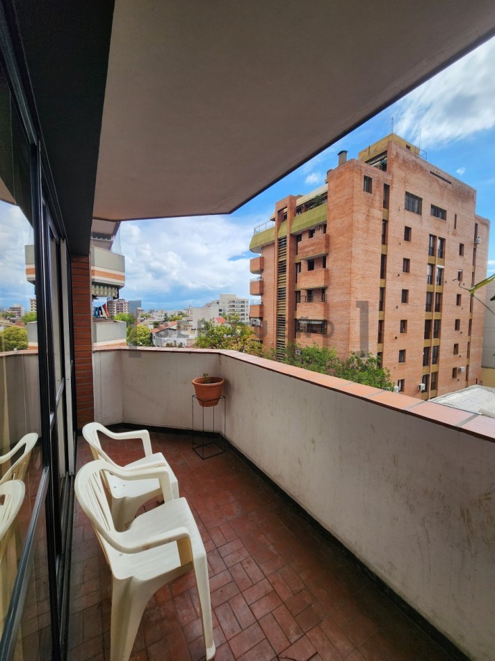 Departamento en alquiler en 25 de Mayo 630 3er piso frente con balcon y cochera