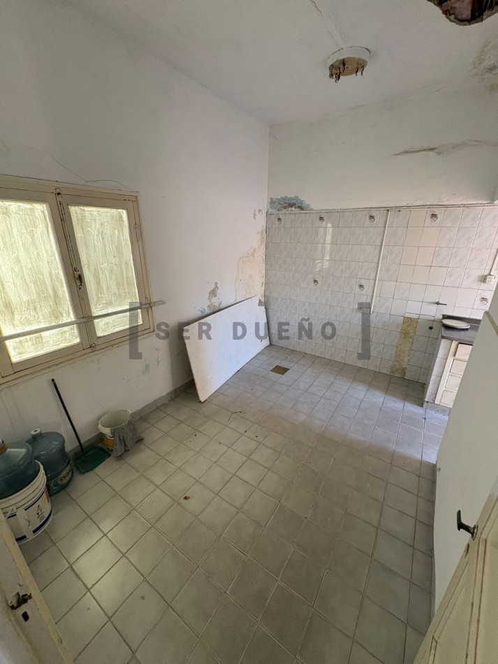Casa 3 dormitorios en calle Santa Fe 917 [SER DUEÑO]