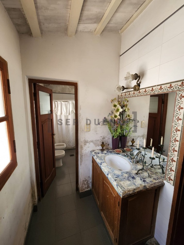 Casa en Venta San Lorenzo 6 dormitorios con amplio jardin y pileta [SER DUEÑO]