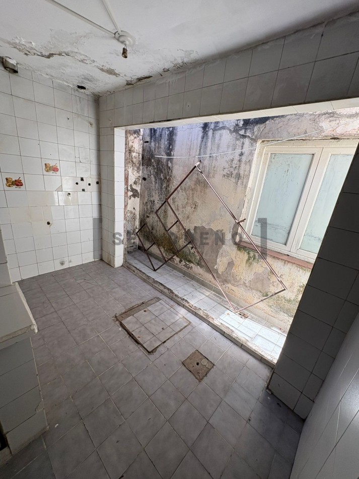 Casa 3 dormitorios en calle Santa Fe 917 [SER DUEÑO]