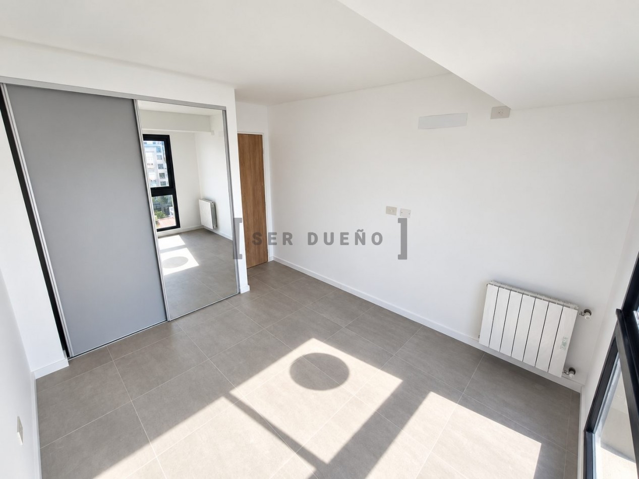 Departamento de 2 dormitorios con cochera en calle 20 de Febrero y 12 de Octubre [SER DUEÑO]