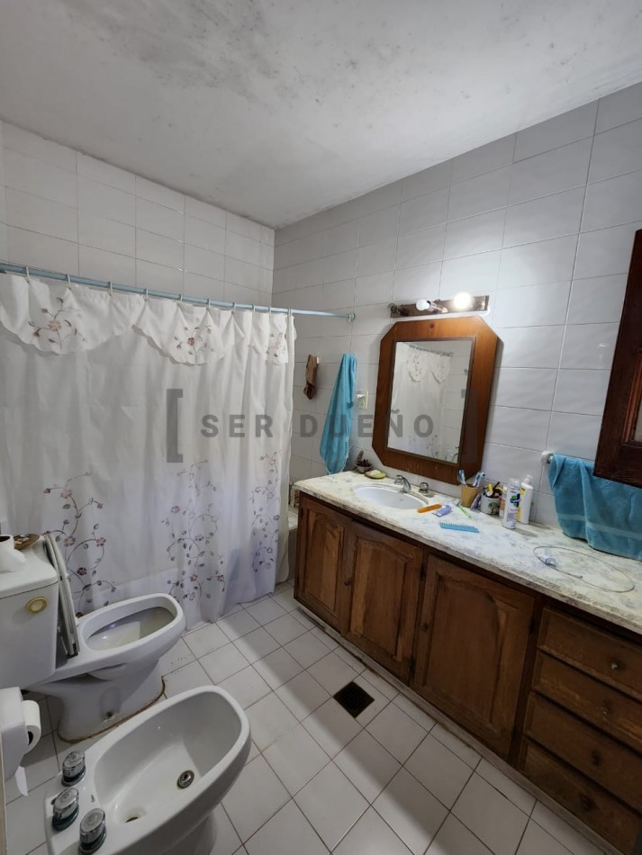 Casa en Venta San Lorenzo 6 dormitorios con amplio jardin y pileta [SER DUEÑO]
